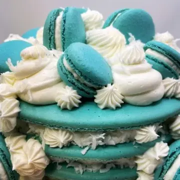 blue coconut Bigger Mac macaron cake